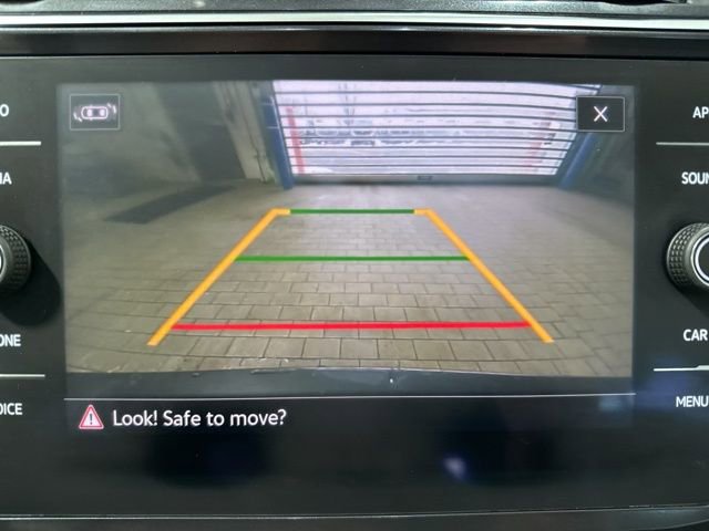 Certified 2021 Volkswagen Tiguan SE w/ Panoramic Sunroof Package image 17