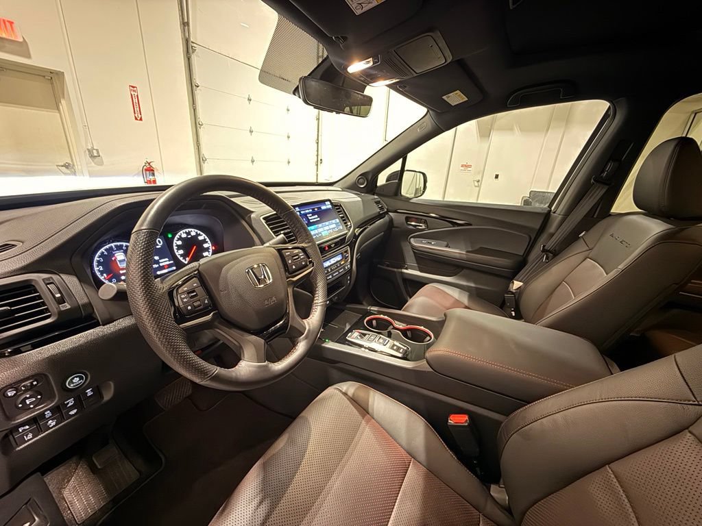 Used 2025 Honda Ridgeline Black Edition image 17