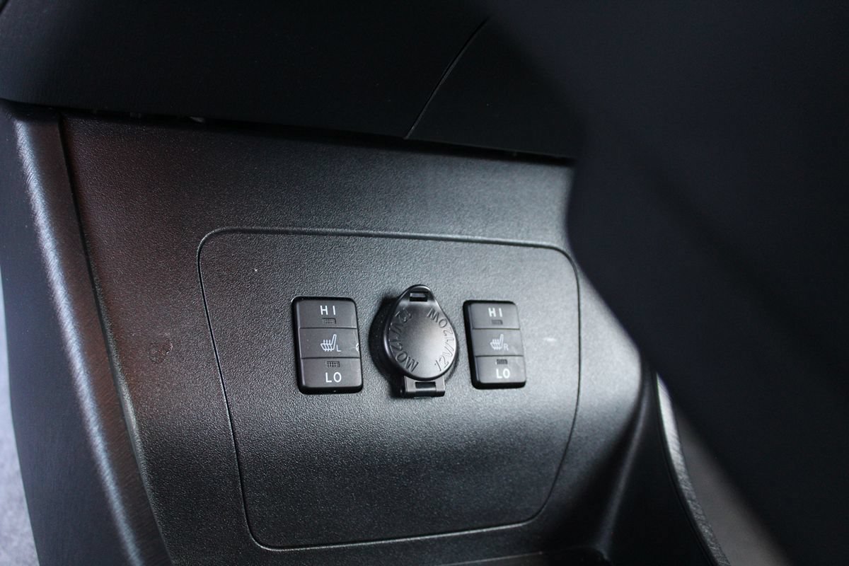 Used 2015 Toyota Prius Prime Plug-In Hybrid FWD image 27