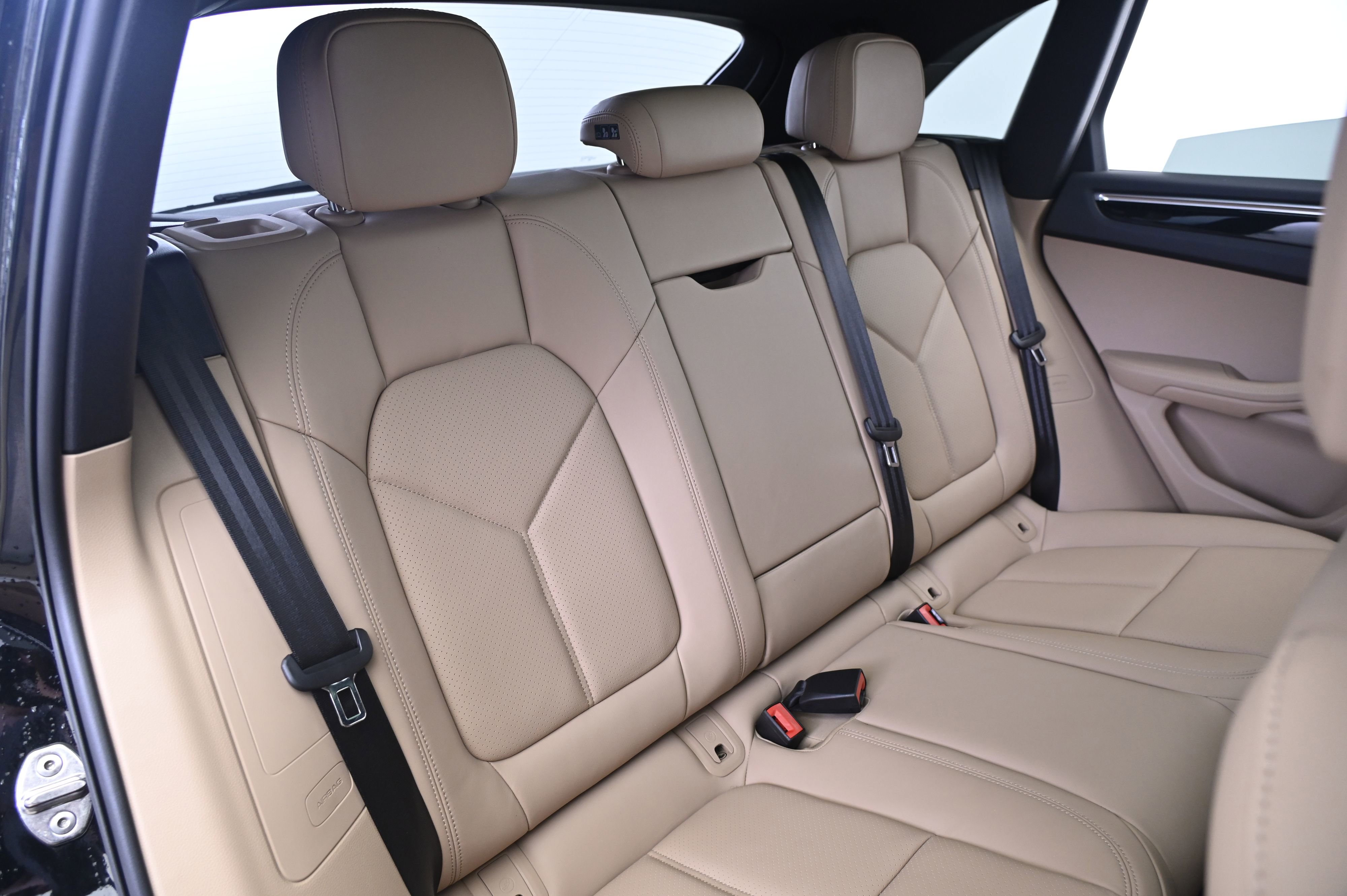 Certified 2025 Porsche Macan image 19