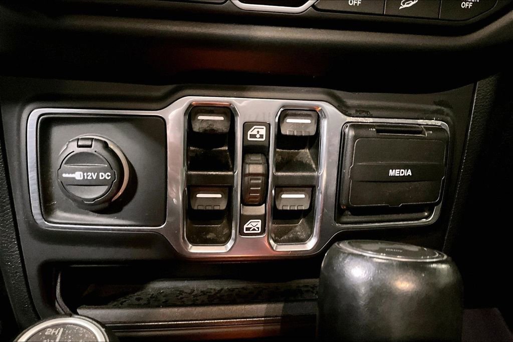 Used 2020 Jeep Wrangler Unlimited Sahara image 31