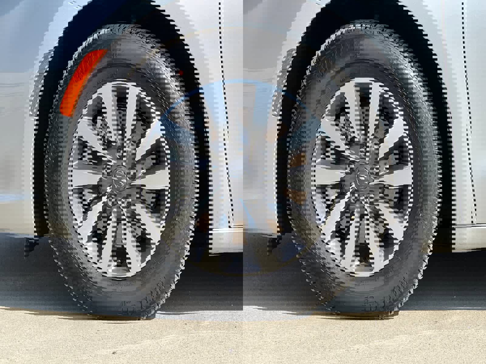 Used 2023 Chrysler Pacifica Limited image 28