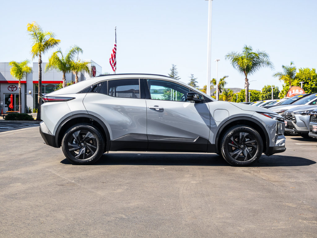 Used 2026 Toyota C-HR AWD/4WD image 12