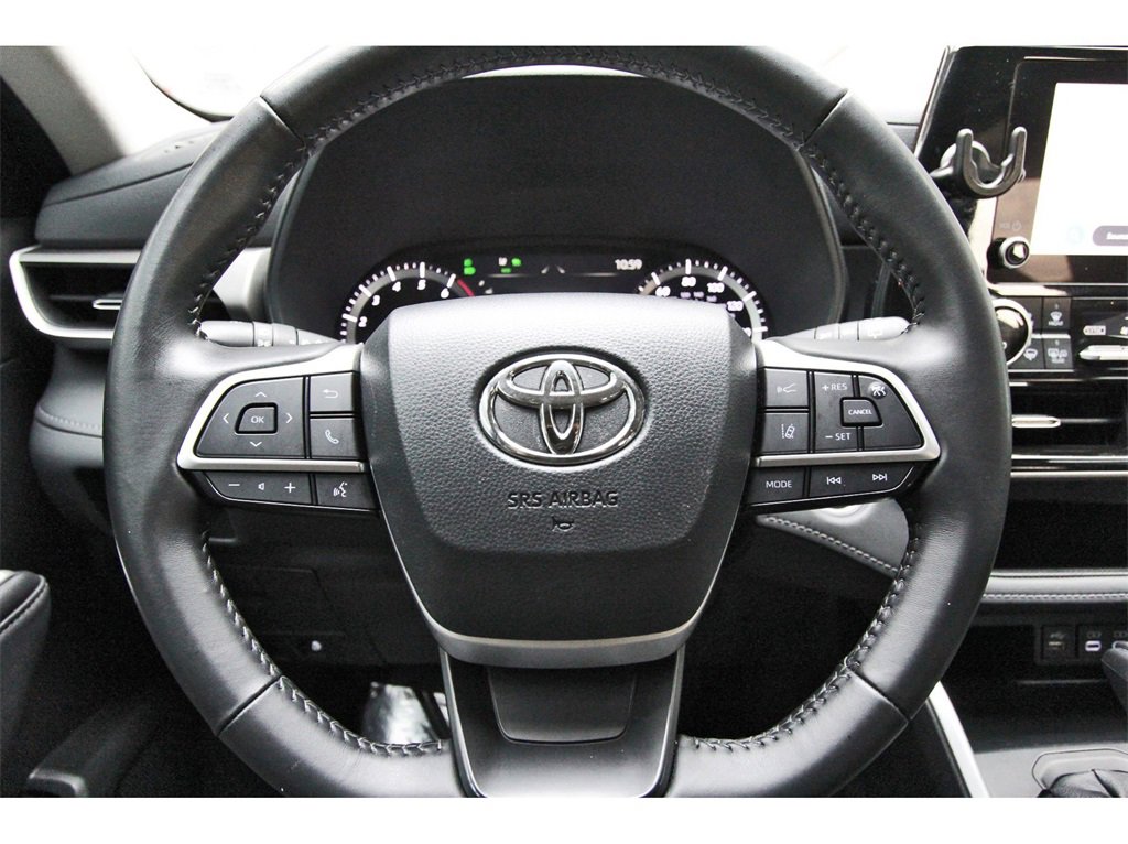 Used 2024 Toyota Highlander XLE image 11