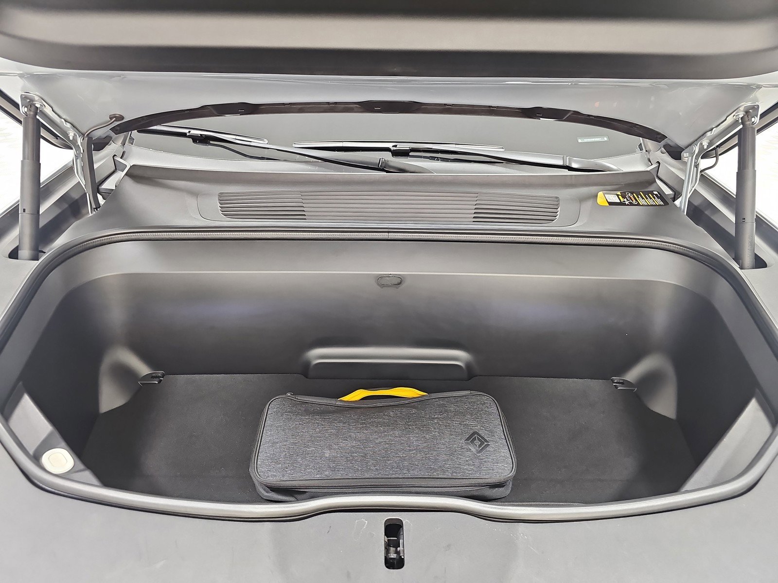 Used 2023 Rivian R1T Adventure image 14