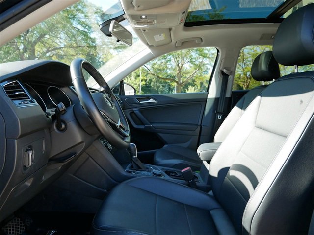 Used 2018 Volkswagen Tiguan SE w/ Panoramic Sunroof Package image 8