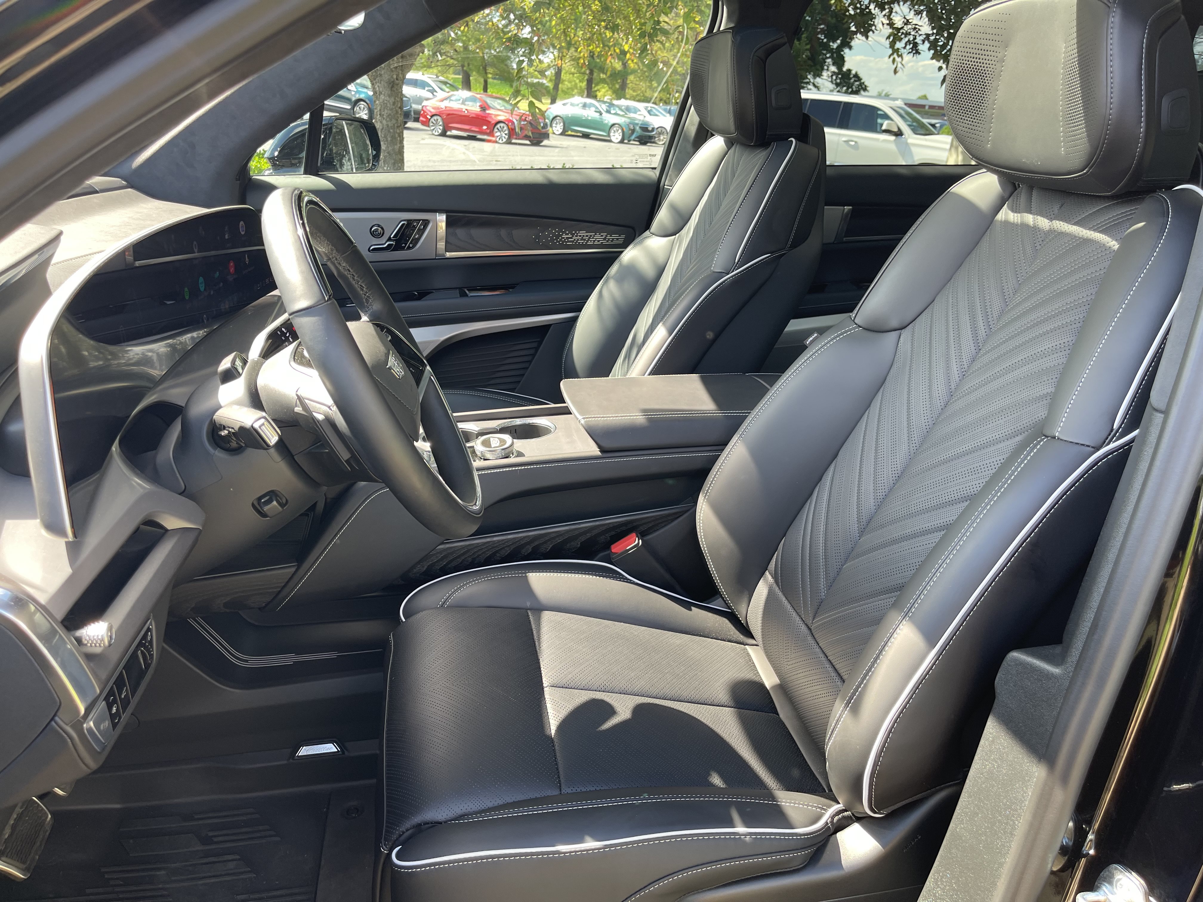 Used 2026 Cadillac Vistiq Platinum w/ LPO, Floor Liner Package AWD/4WD image 19