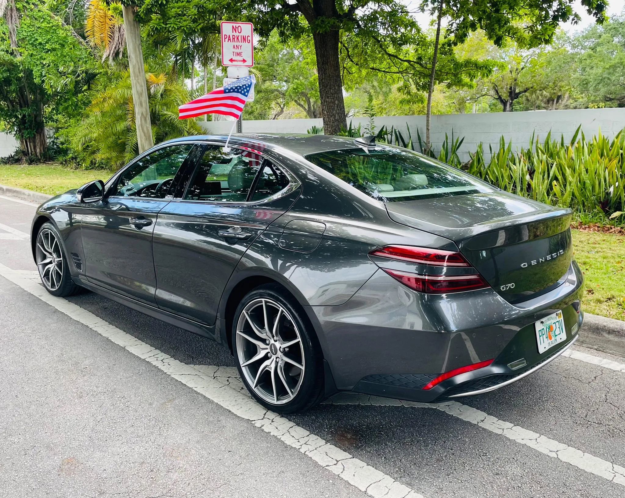 Used 2022 Genesis G70 2.0T w/ Prestige Package RWD image 3