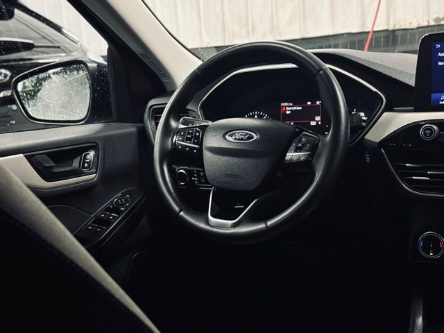 Used 2022 Ford Escape SE w/ SE Sport Appearance Package image 23