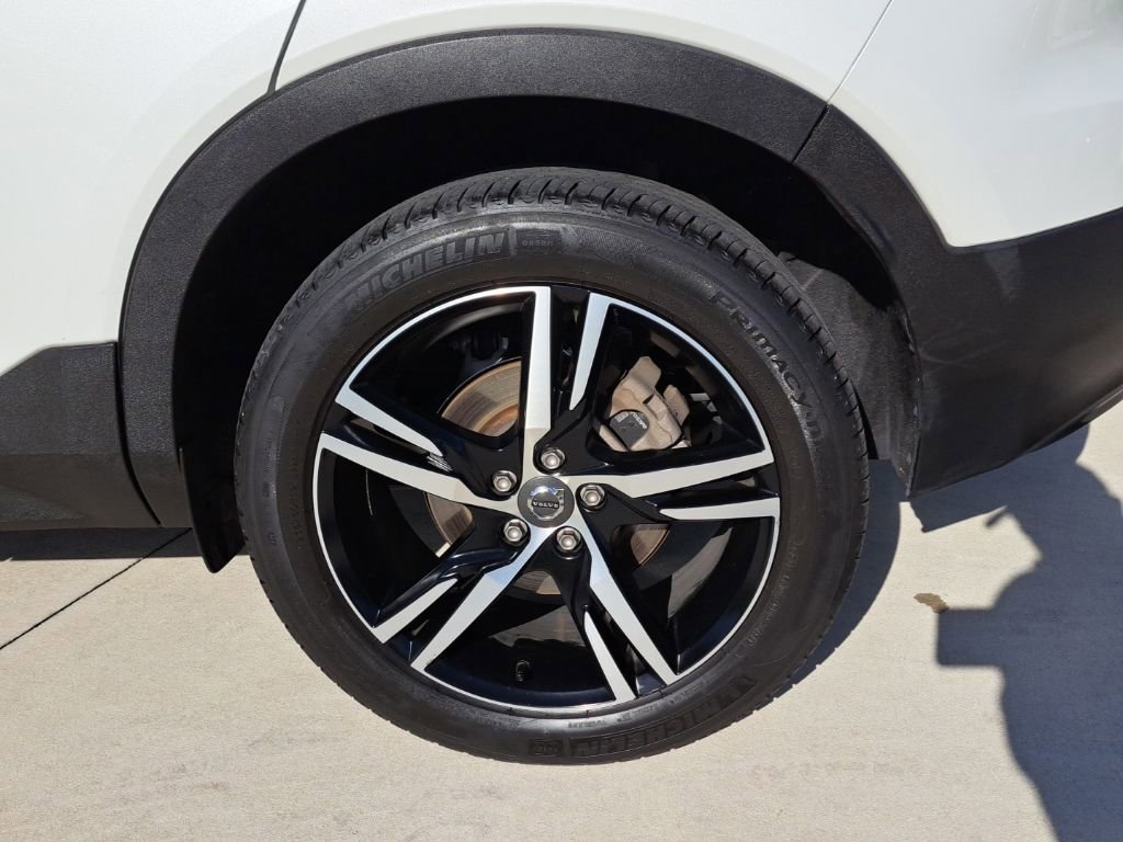 Used 2021 Volvo XC40 T4 R-Design w/ Protection Package Premier image 4