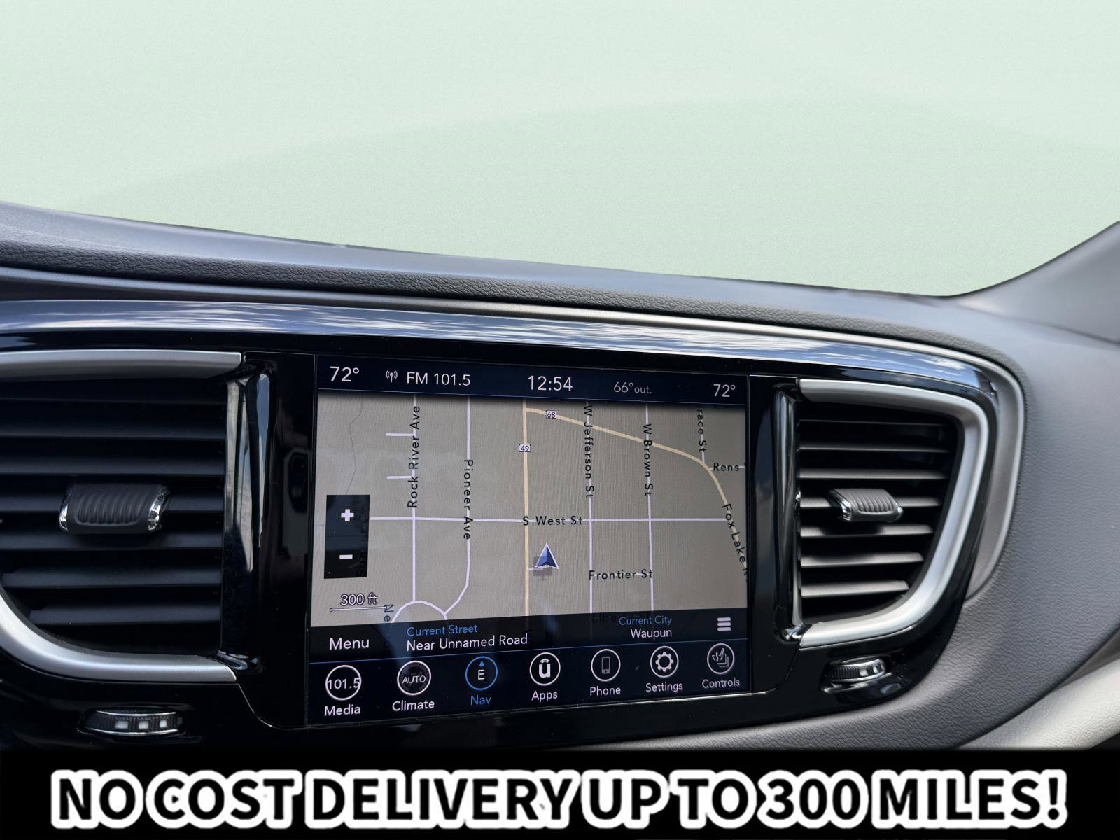 Used 2020 Chrysler Pacifica Touring-L Plus w/ Advanced Safetytec Group FWD image 27