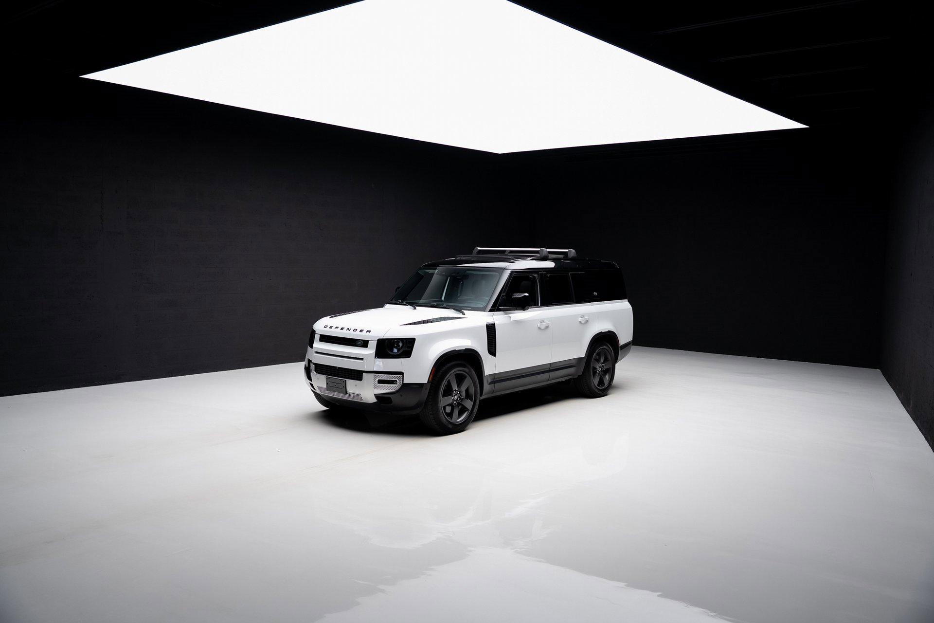 Used 2023 Land Rover Defender 130 SE image 84