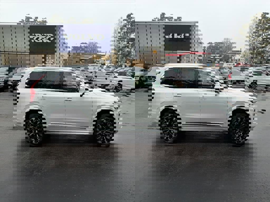 New 2026 Volvo XC90 T8 Ultra w/ Protection Package Premier image 2