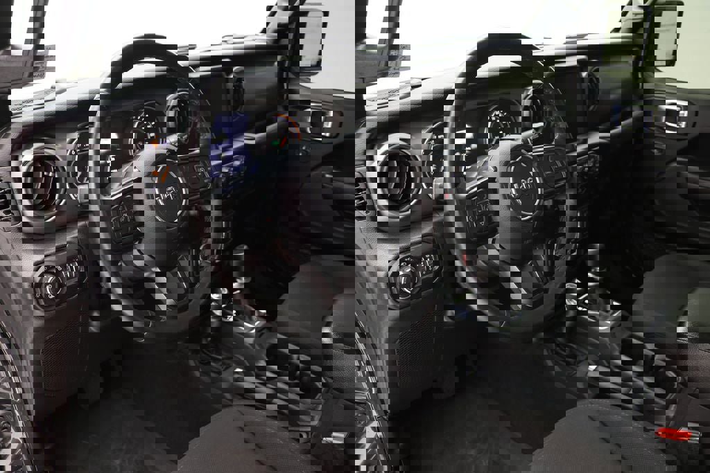 Used 2022 Jeep Gladiator Willys AWD/4WD image 12