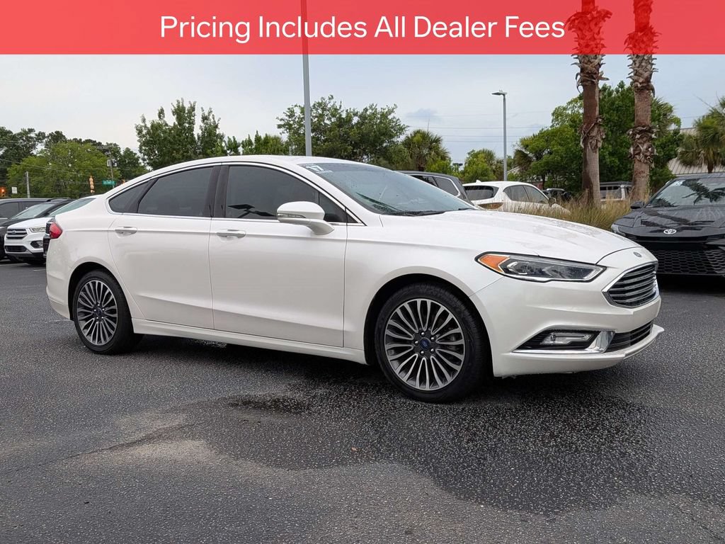 Used 2017 Ford Fusion SE w/ Fusion SE Technology Package FWD image 2