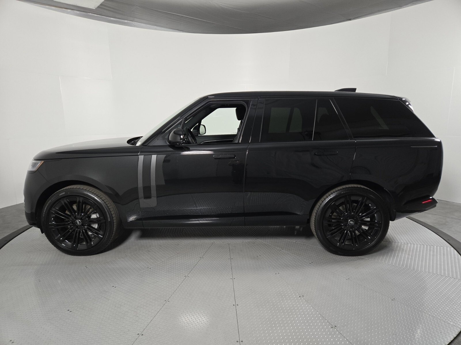 New 2025 Land Rover Range Rover SE image 6