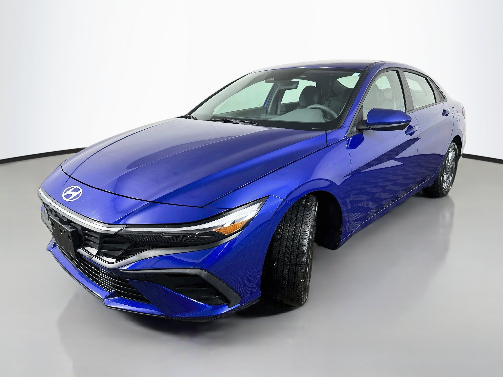 Certified 2024 Hyundai Elantra SEL FWD image 3