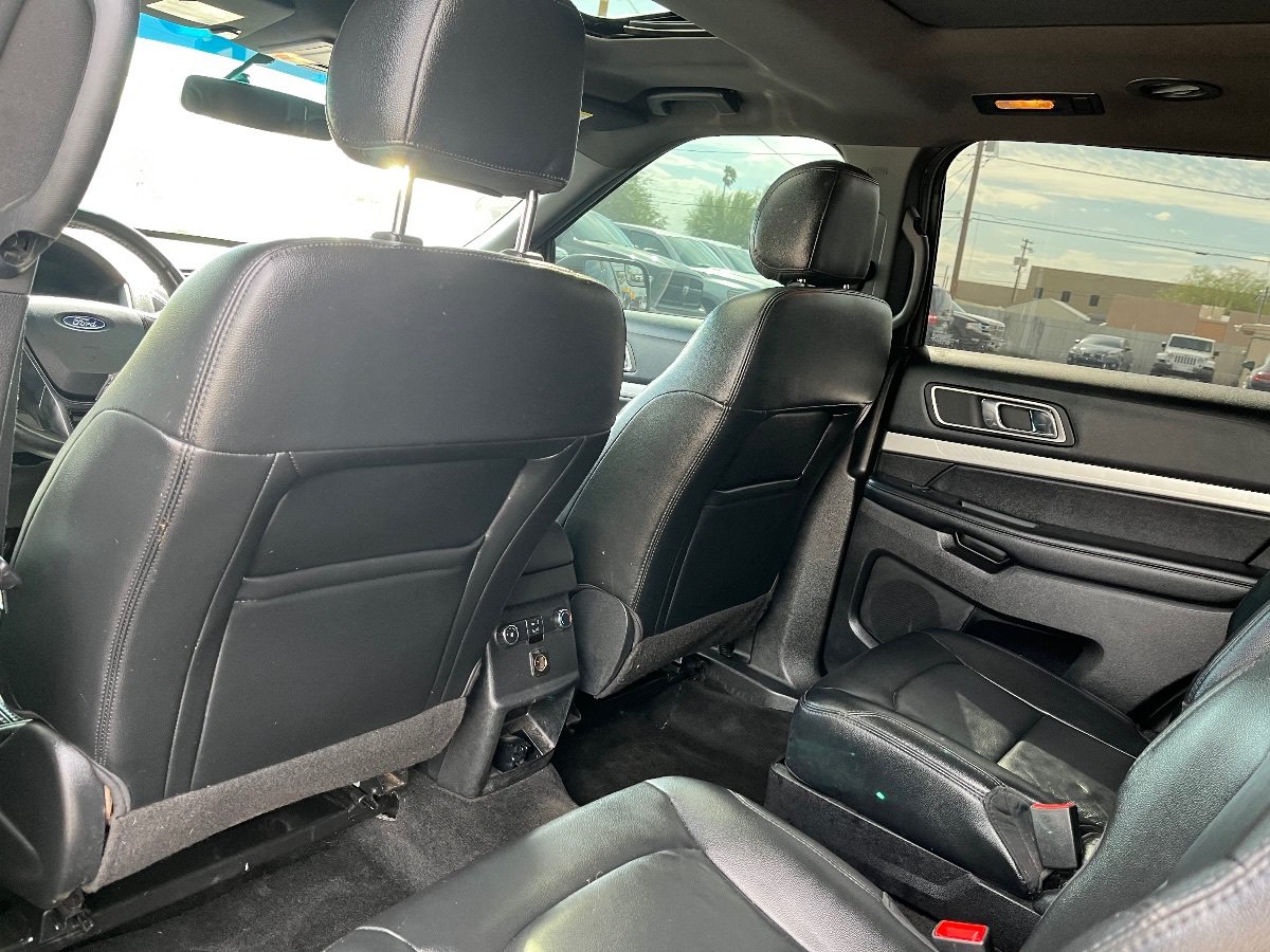 Used 2016 Ford Explorer XLT w/ Equipment Group 202A FWD image 30