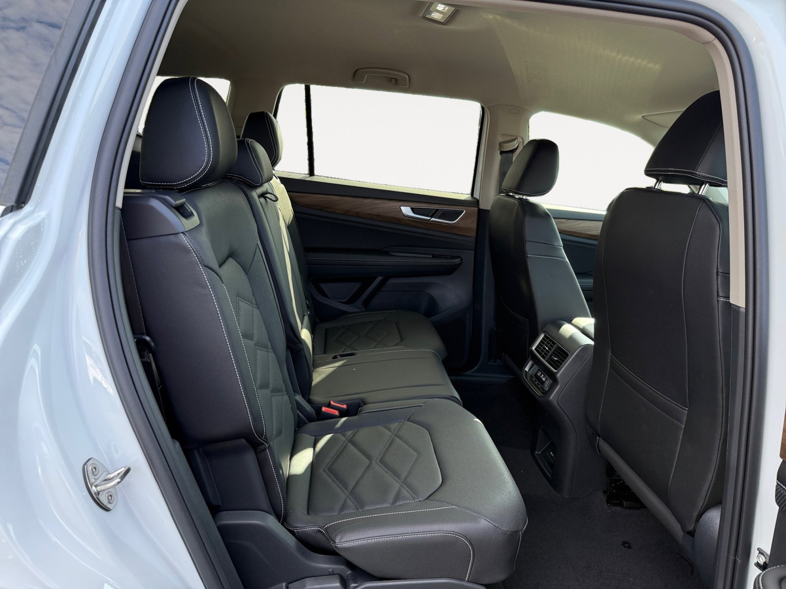 New 2026 Volkswagen Atlas SE image 18