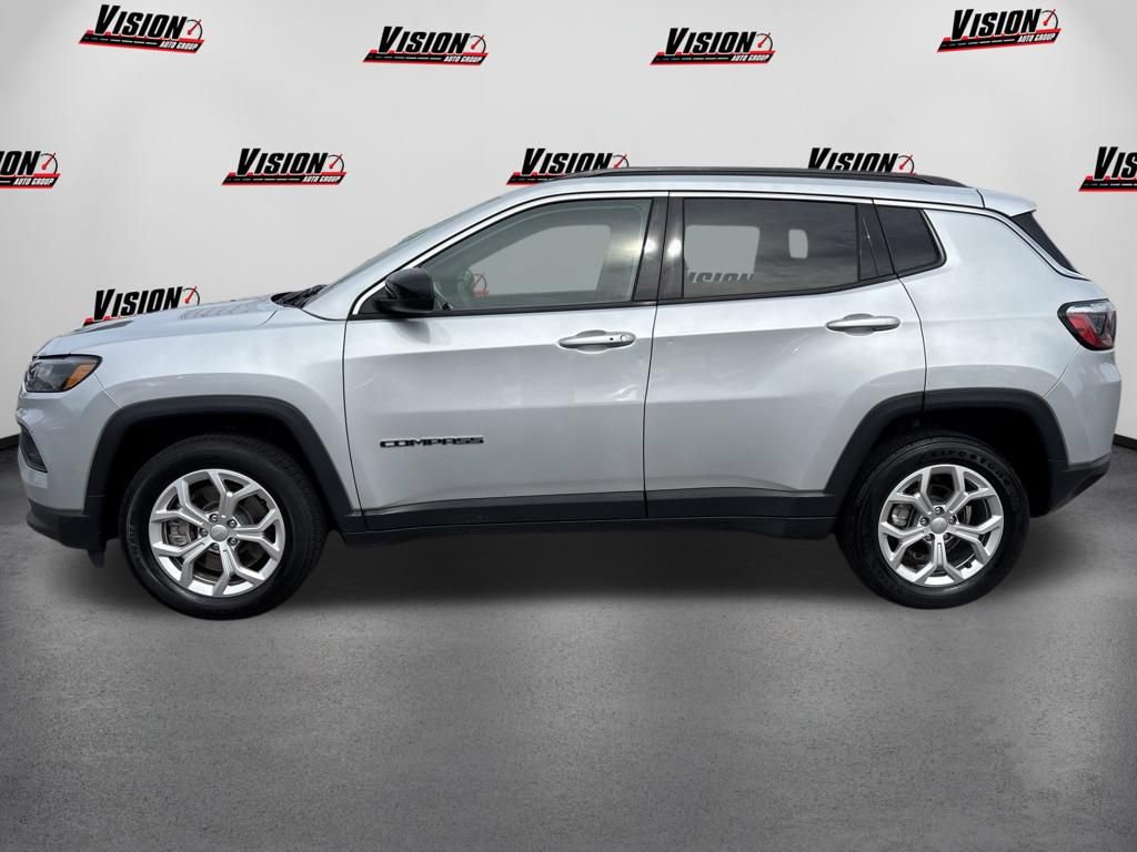 Used 2024 Jeep Compass Latitude AWD/4WD image 9