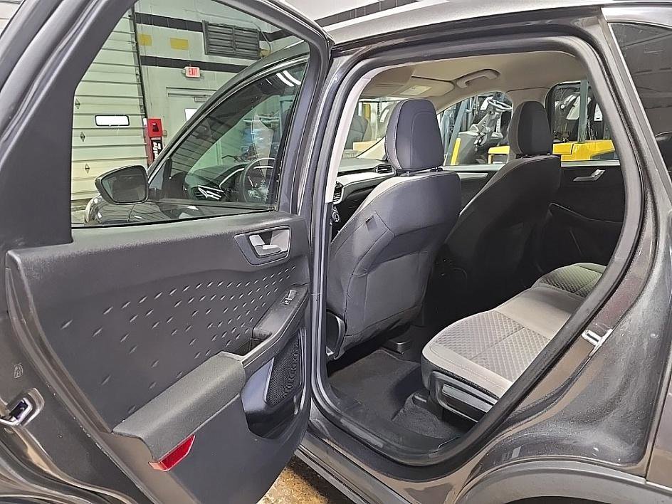 Used 2020 Ford Escape SE image 26