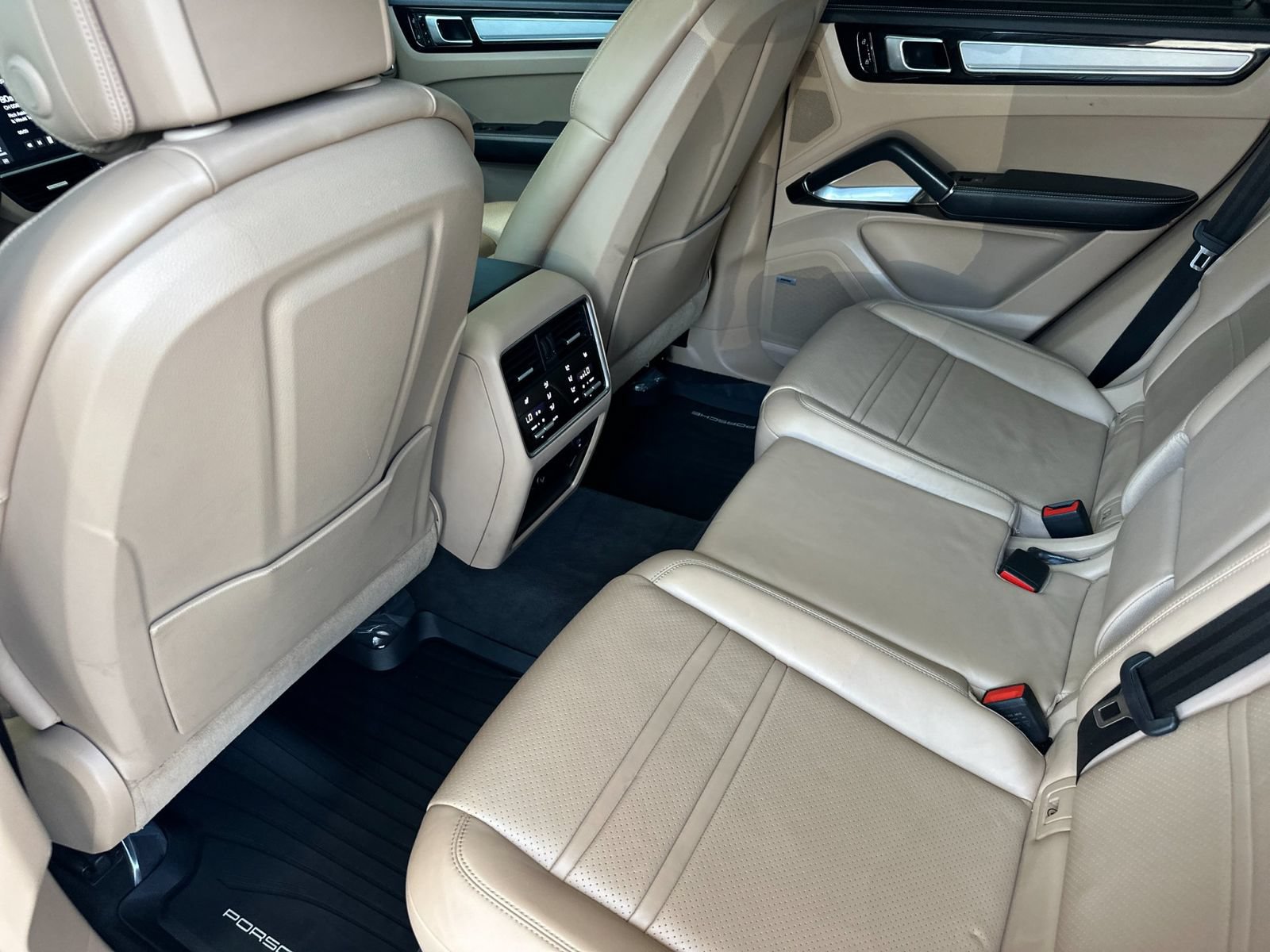 Used 2020 Porsche Cayenne Turbo AWD/4WD image 12