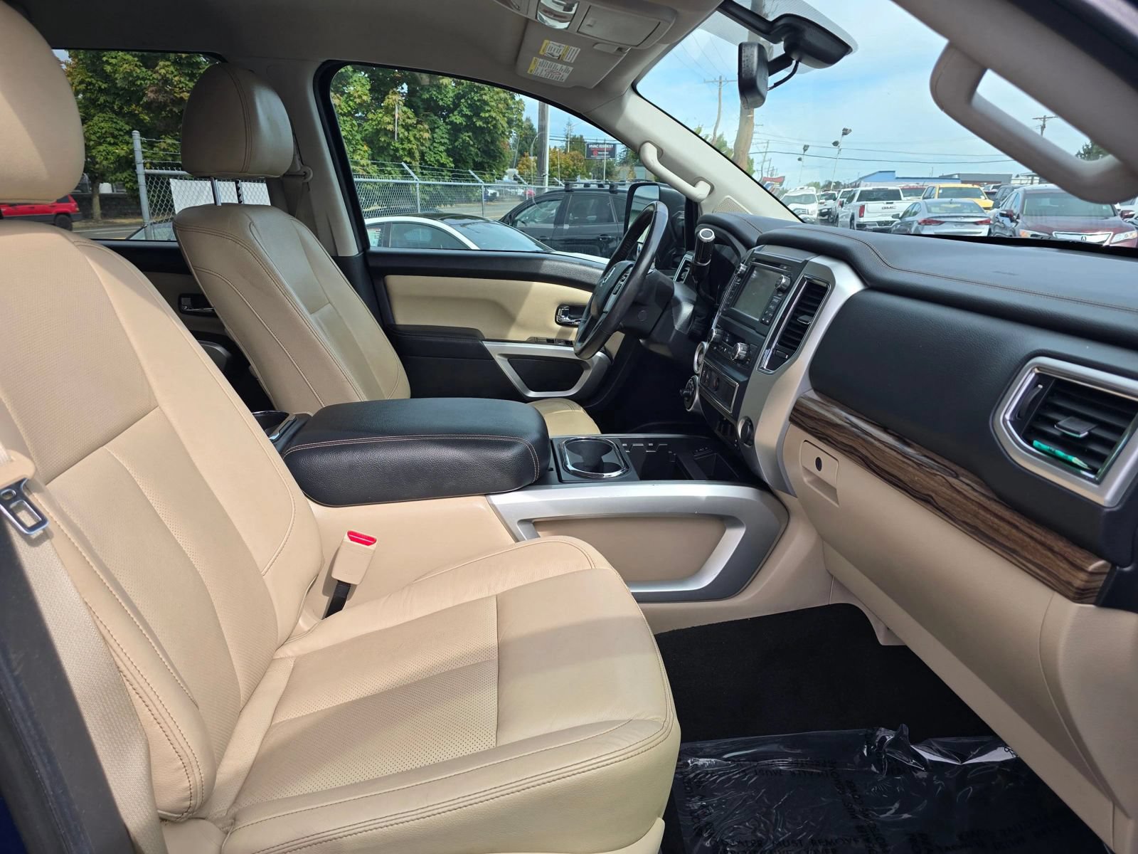 Used 2016 Nissan Titan SL AWD/4WD image 11