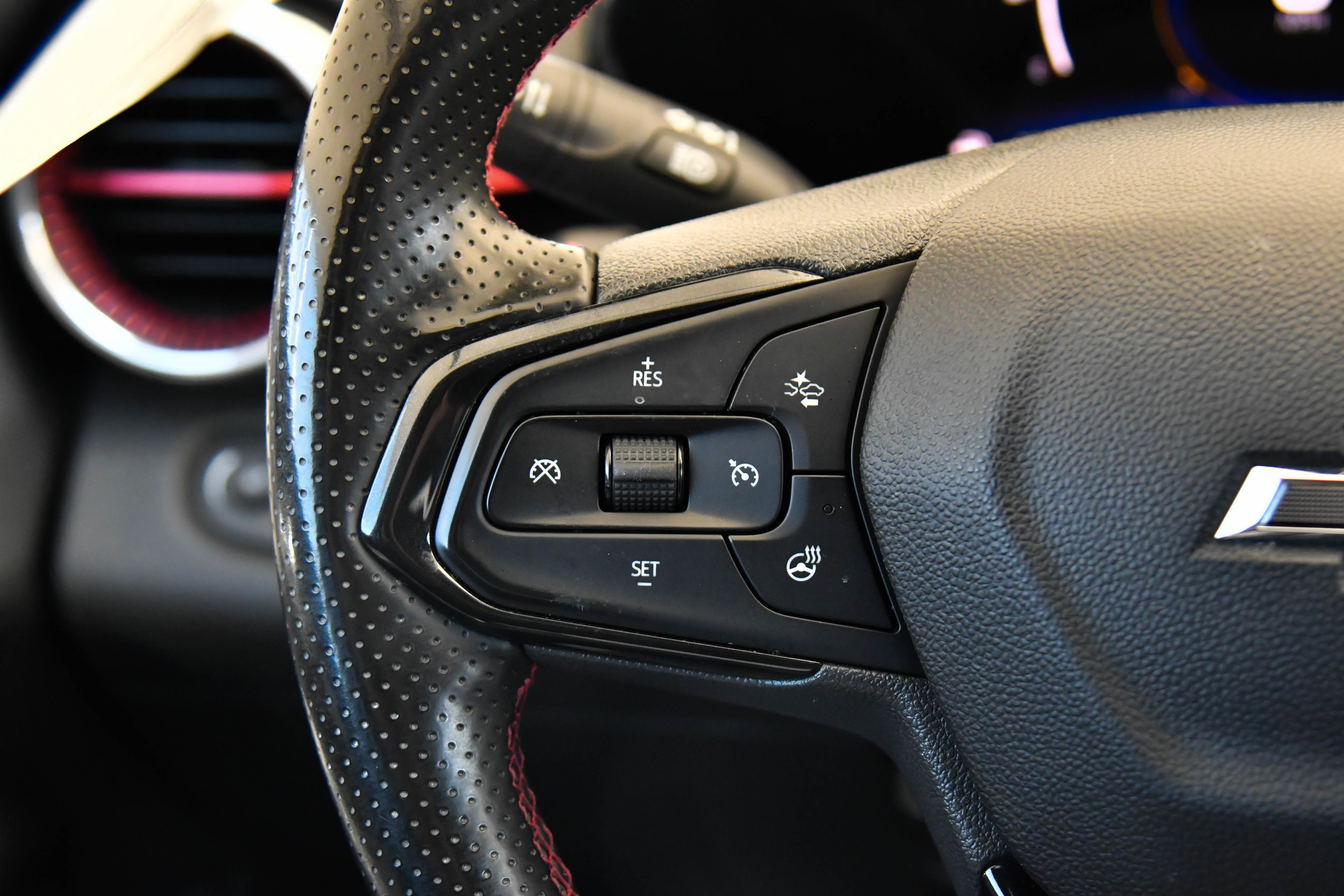 Used 2024 Chevrolet Trax RS w/ Driver Confidence Package FWD image 31