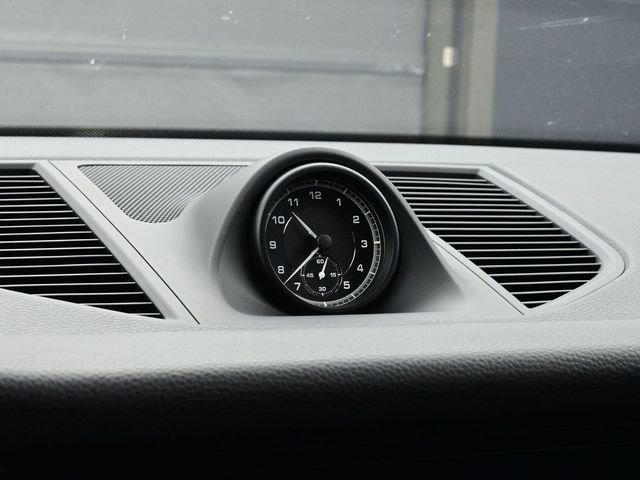 Certified 2023 Porsche Macan S image 12