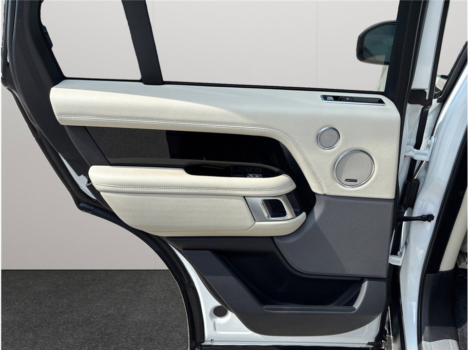 Used 2018 Land Rover Range Rover image 40