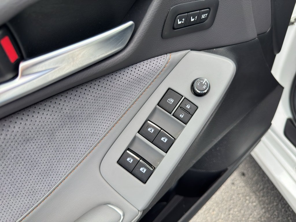 Used 2019 Toyota Avalon Touring w/ Advanced Safety Package FWD image 11
