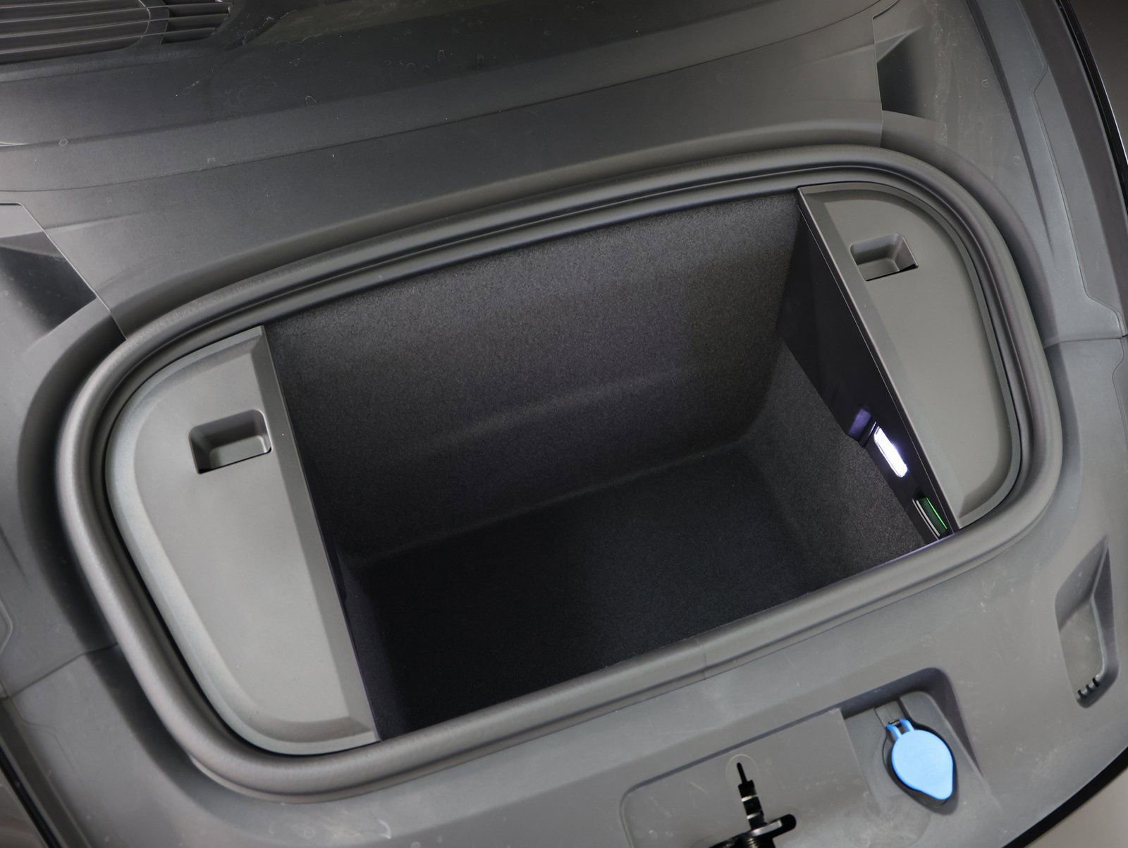 New 2026 Porsche Taycan image 17