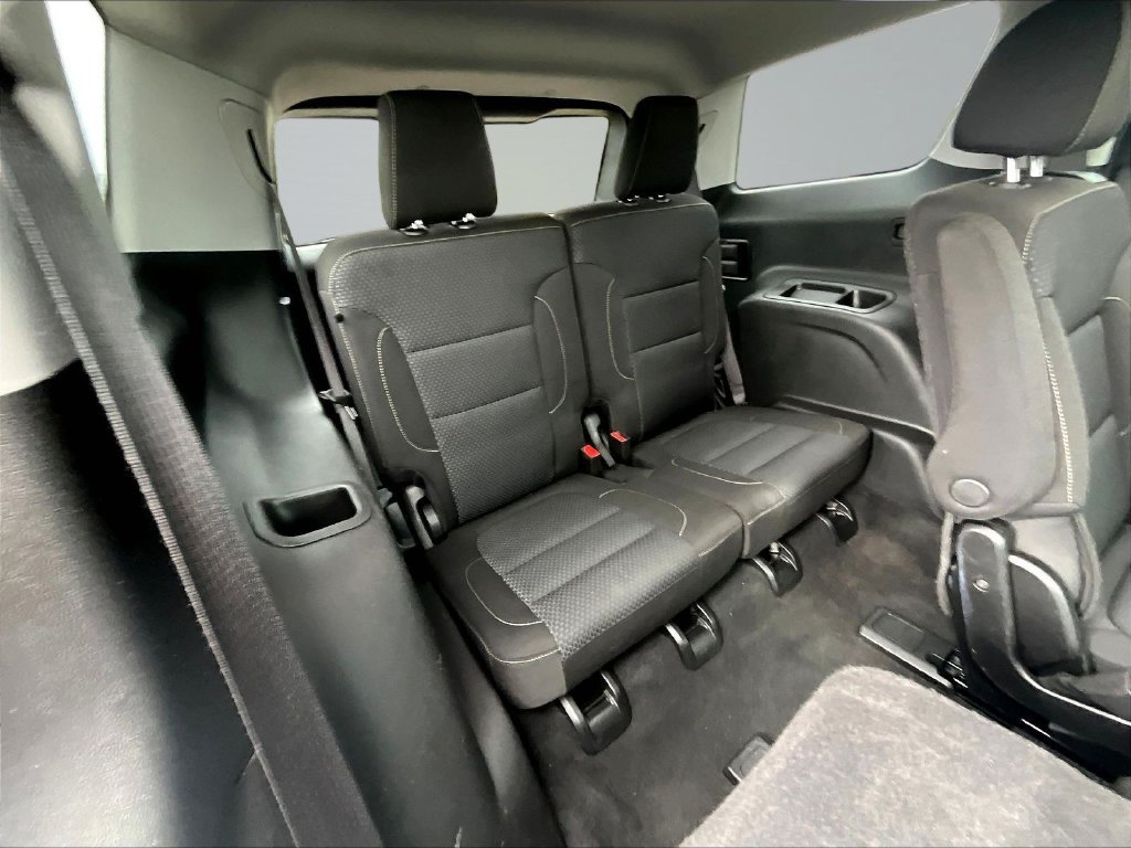 Used 2023 GMC Acadia SLE FWD image 28