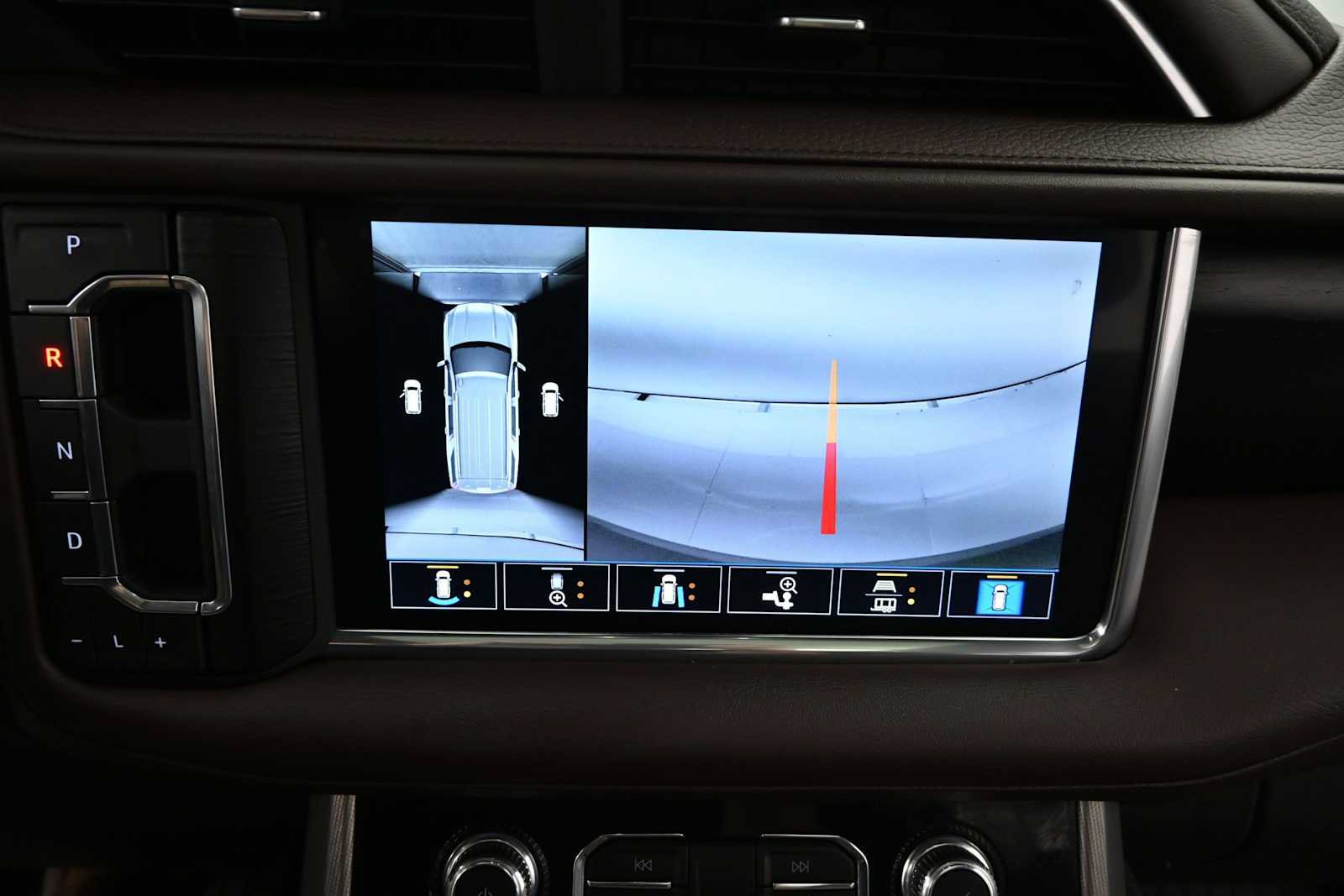 Used 2021 GMC Yukon Denali w/ Denali Premium Package RWD image 25