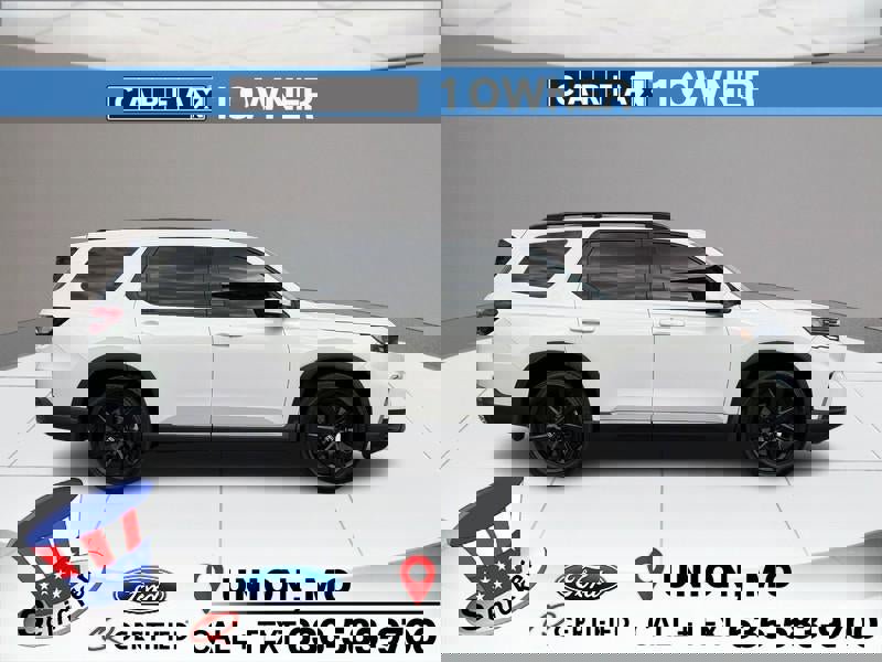 Used 2025 Honda Pilot Touring image 1