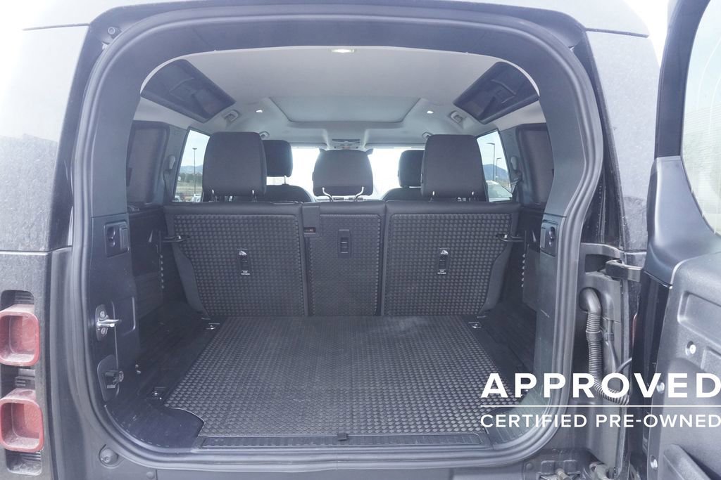 Used 2025 Land Rover Defender 110 S image 31