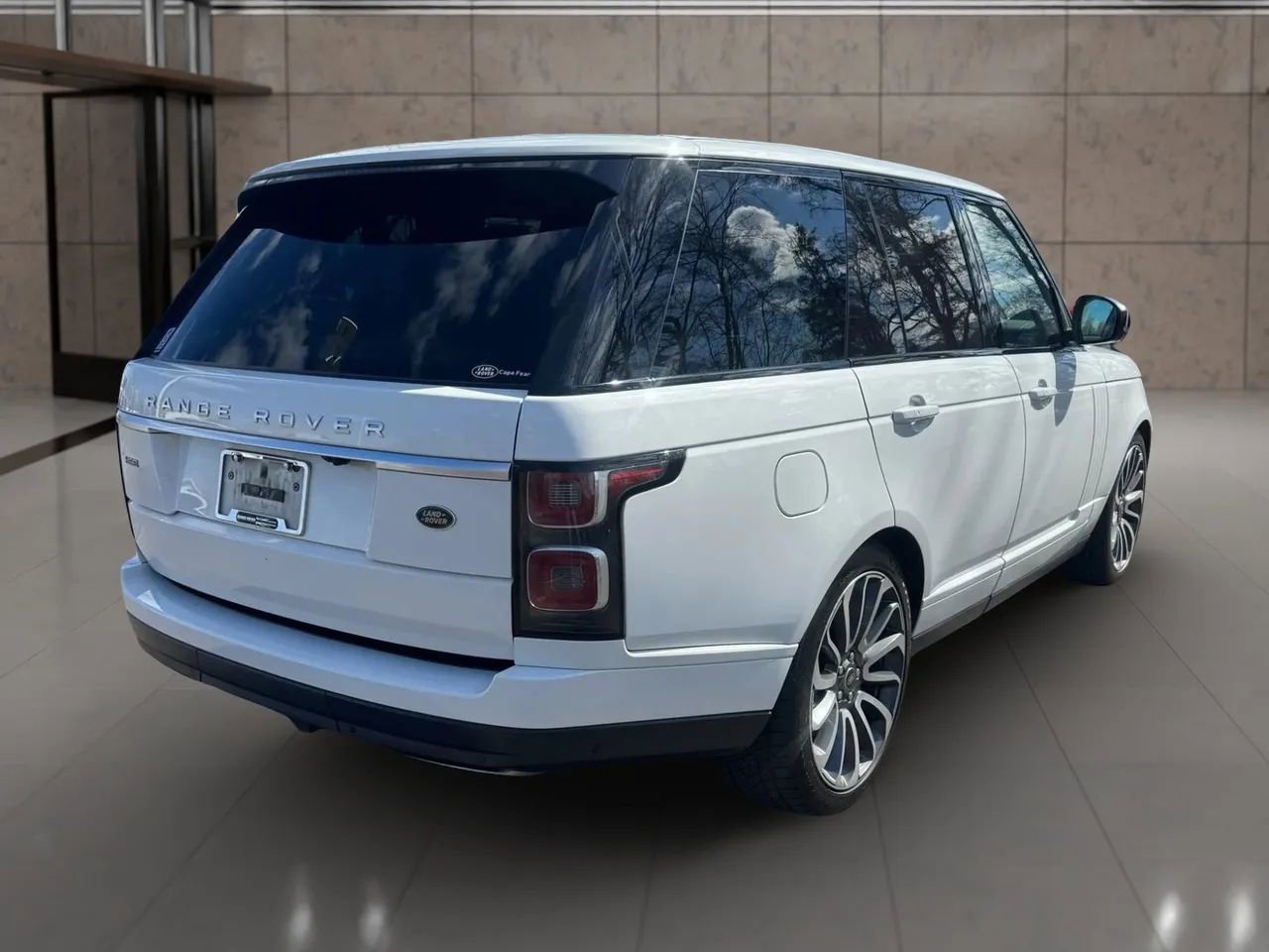 Used 2019 Land Rover Range Rover HSE image 6
