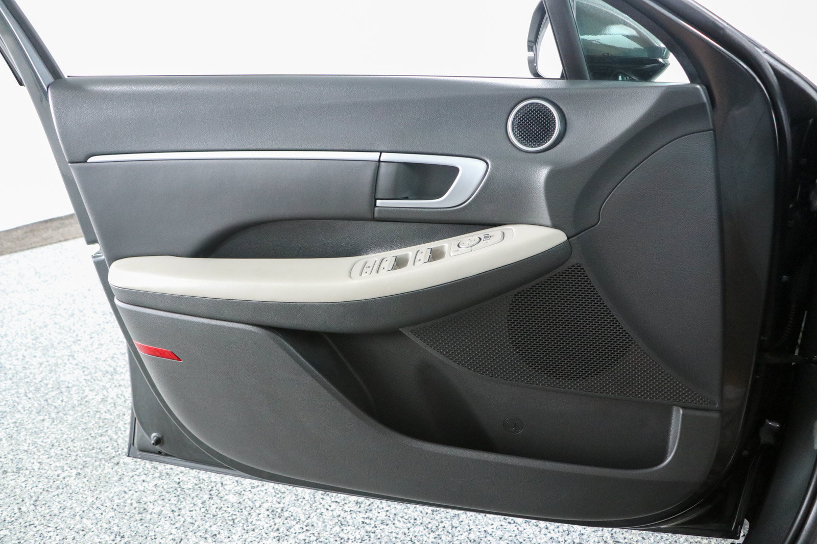 Used 2025 Hyundai Sonata SEL FWD image 22