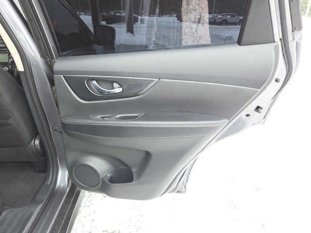 Used 2017 Nissan Rogue SV image 47