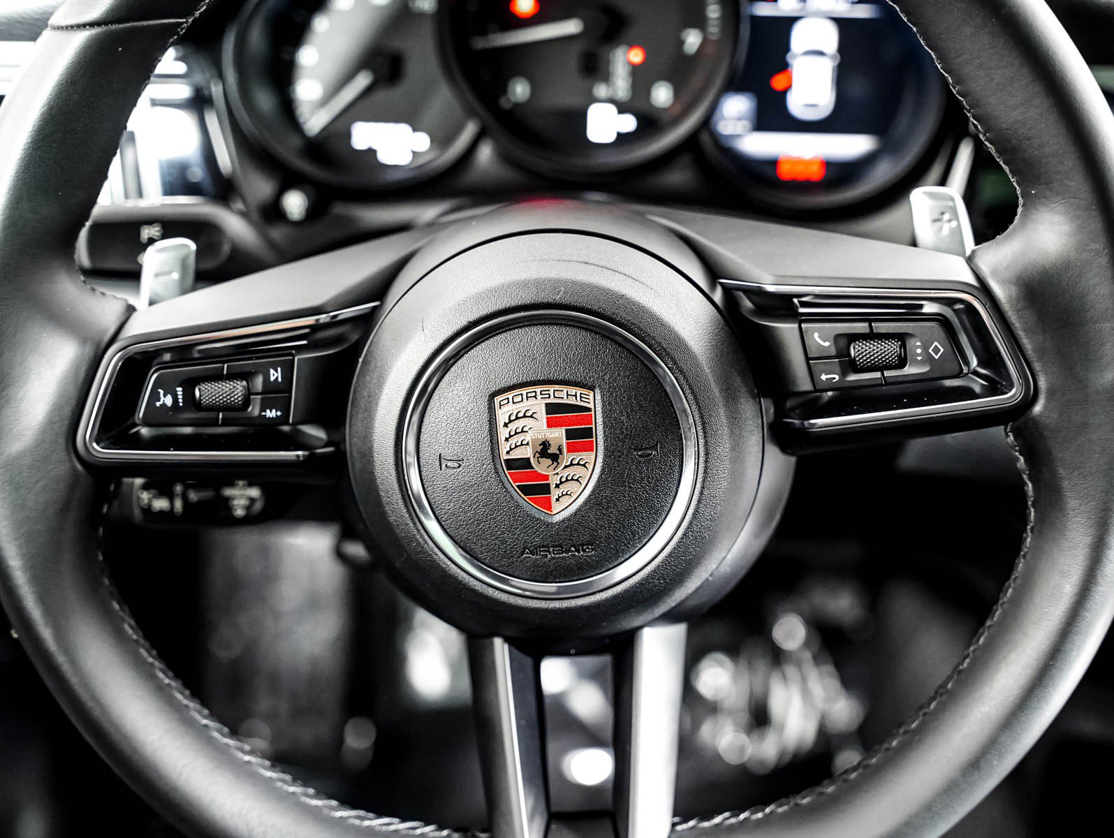 Certified 2023 Porsche Macan AWD/4WD image 16