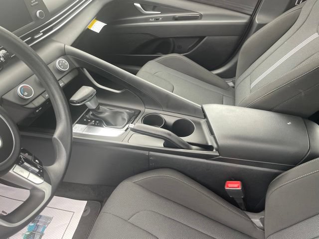 Certified 2025 Hyundai Elantra SE FWD image 19