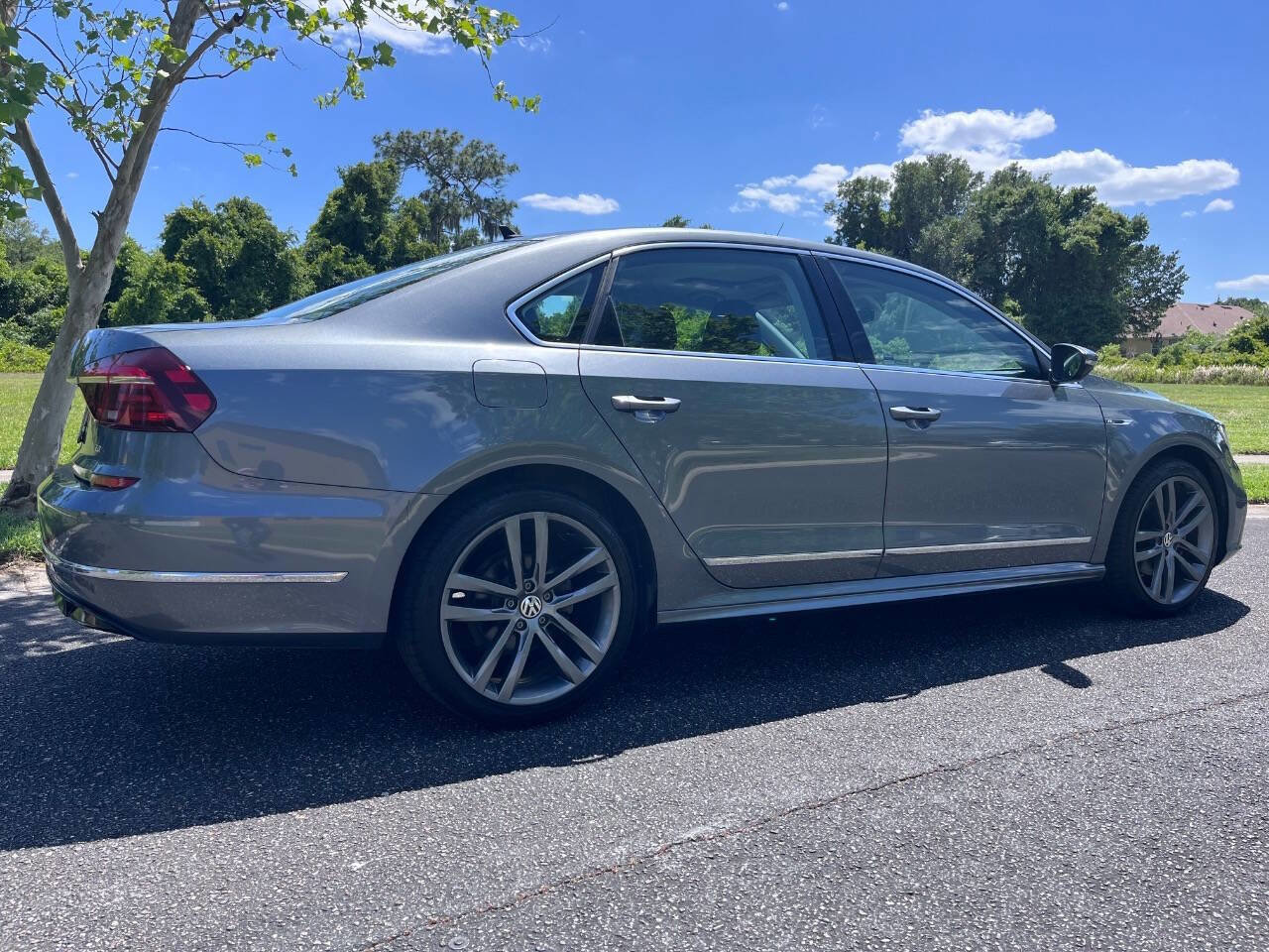 Used 2019 Volkswagen Passat 2.0T SE R-Line FWD image 12