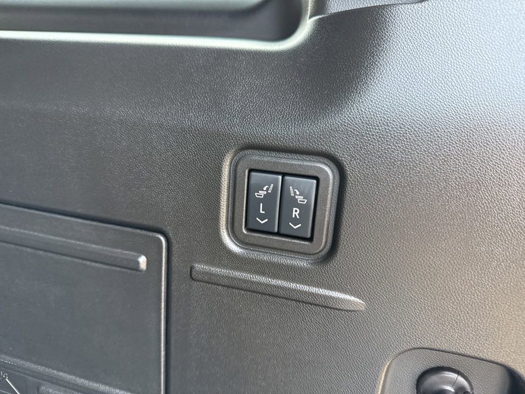 Used 2025 GMC Hummer EV 2X w/ LPO, Sport Package image 32