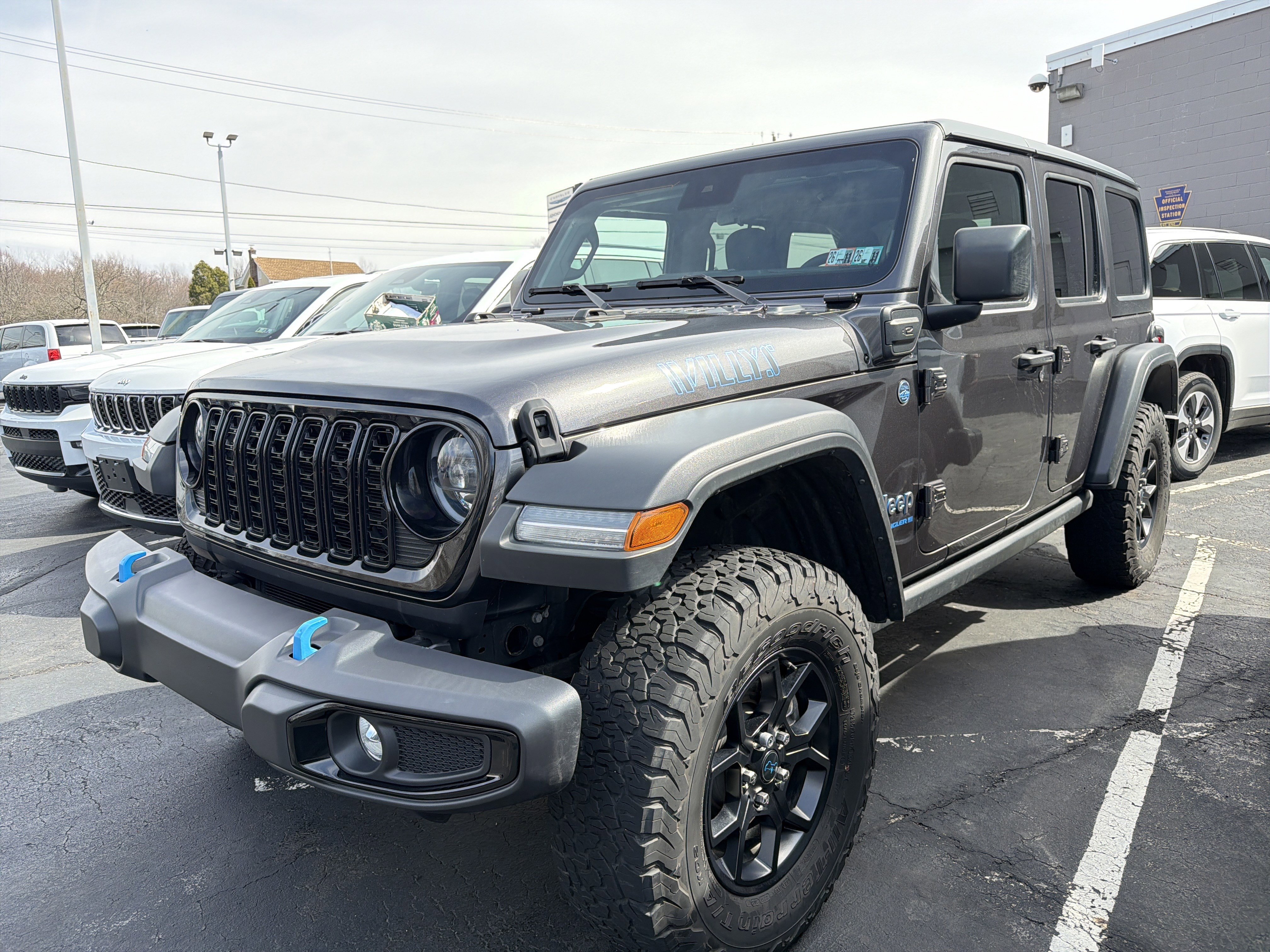 Used 2024 Jeep Wrangler Unlimited AWD/4WD image 3