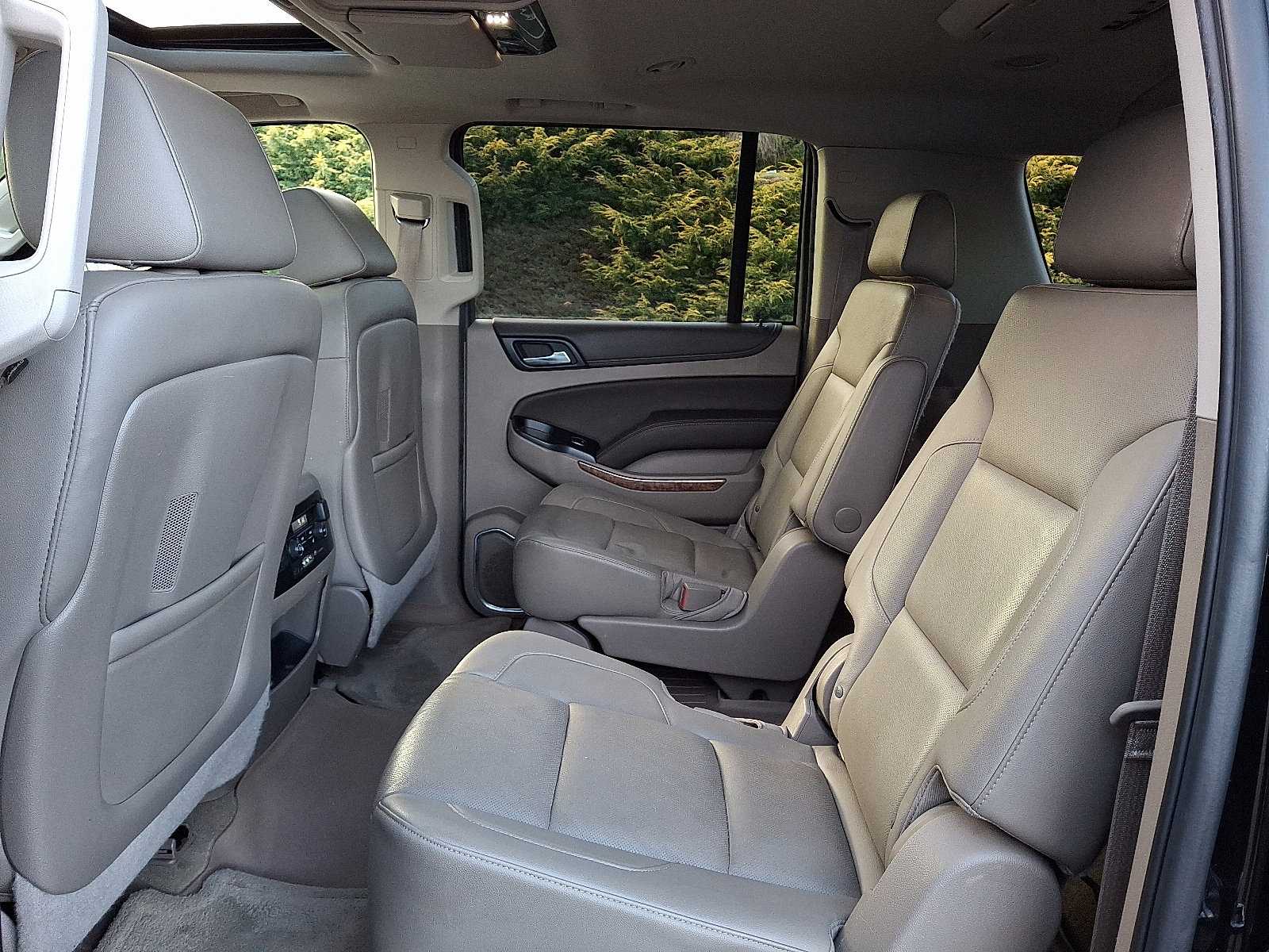 Used 2015 Chevrolet Suburban LTZ image 11