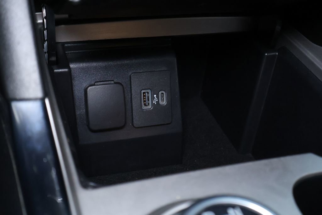 Used 2021 Ford Explorer Limited image 37