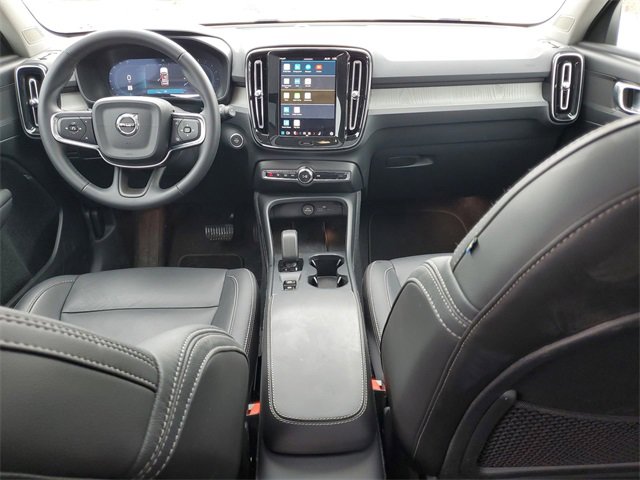 Used 2025 Volvo XC40 B5 Core image 20