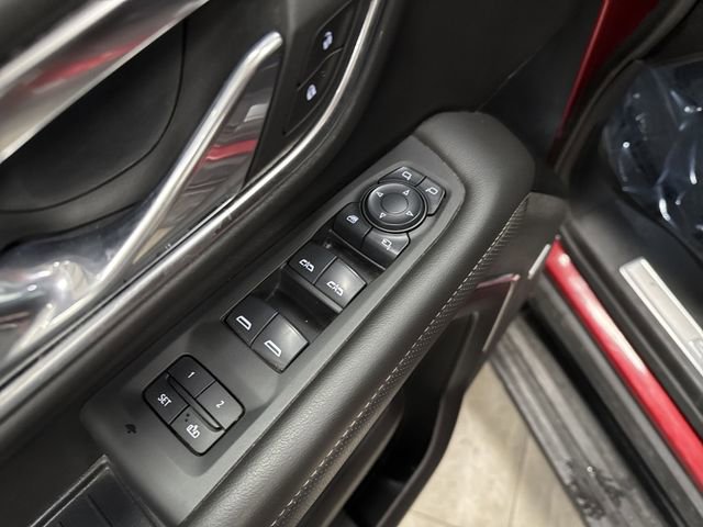 Used 2024 GMC Yukon XL SLT image 30