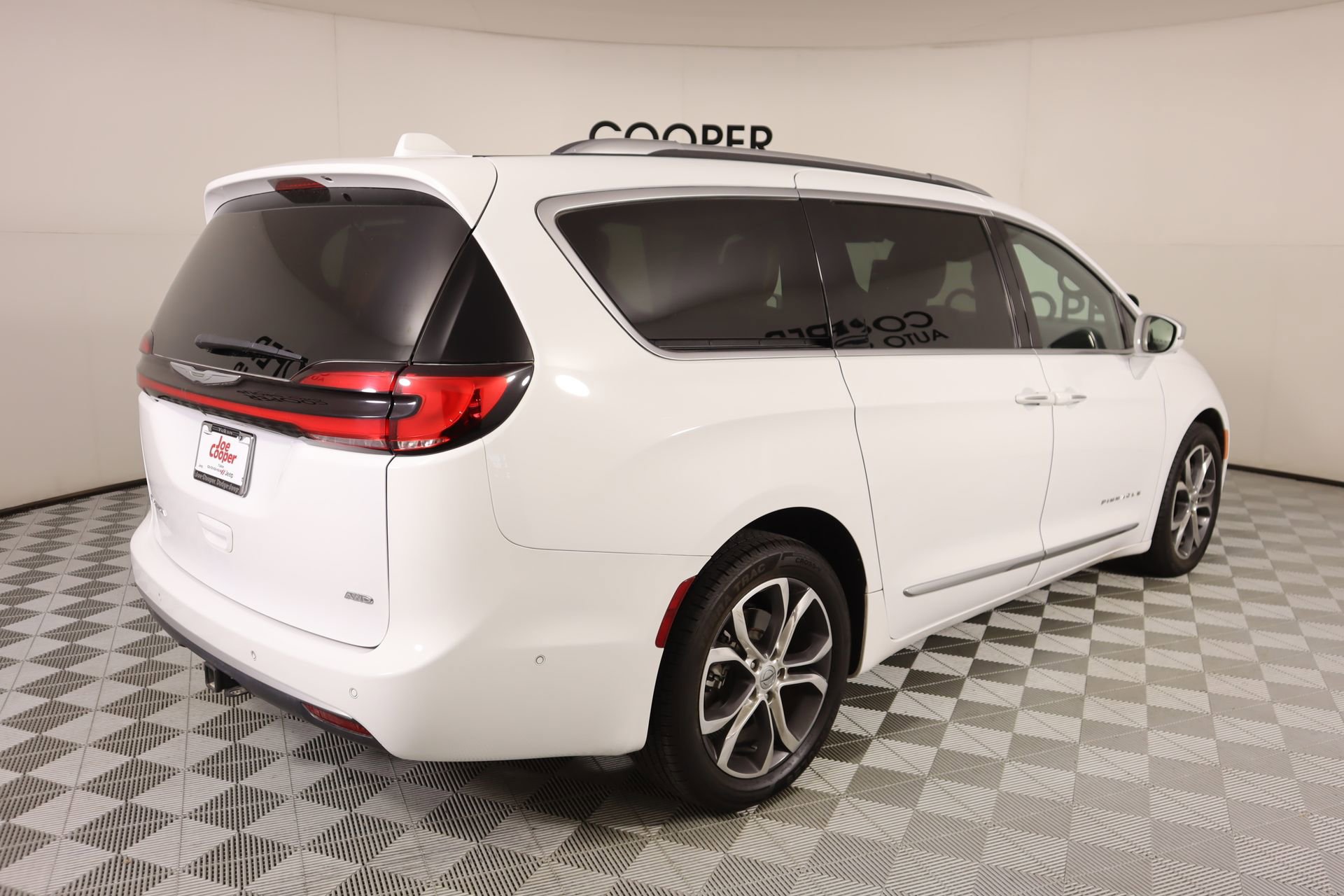 Used 2021 Chrysler Pacifica Pinnacle AWD/4WD image 24