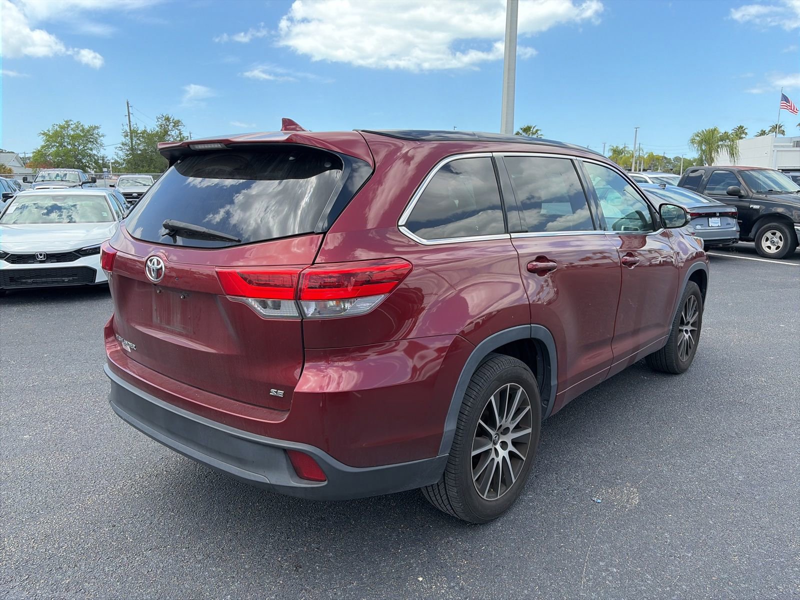 Used 2018 Toyota Highlander SE image 7